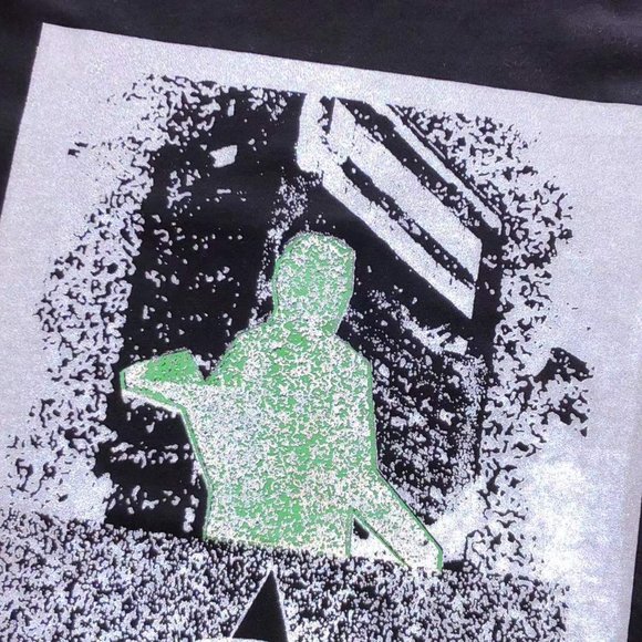 Cavermpt Black Ss Green Figure Reflective Abstract Print - Picture 5 of 16